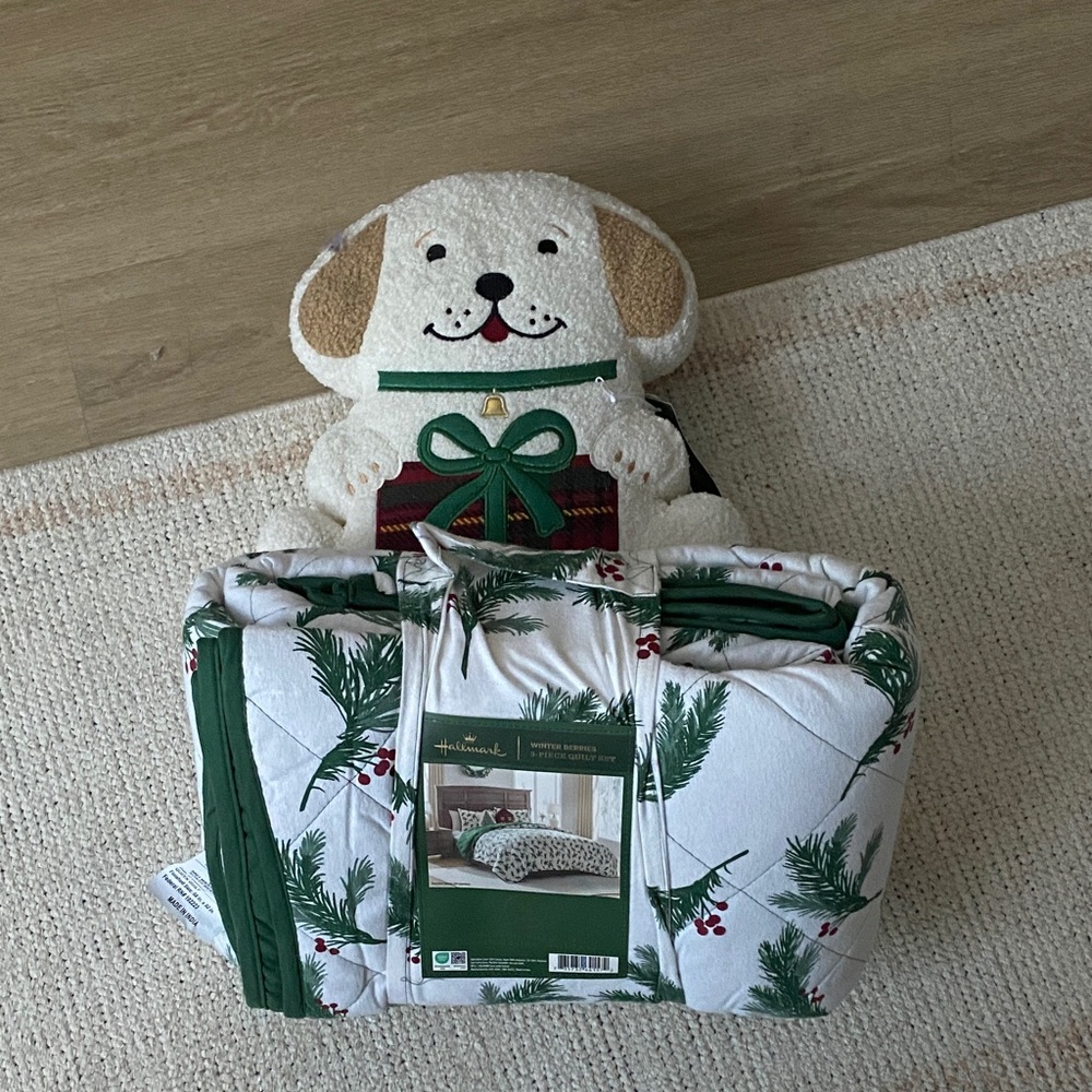 Hallmark Holiday Pine Branch Quilted Comforter Set - Green and pillow